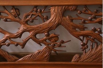 ビンテージ建具　竹梅図　力強く美しい深彫りの彫刻欄間(明かり取り、明り取り)(R-041203)