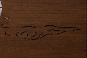 アンティーク建具　和製アンティーク　桐材製　月・雲・ススキ　透かし彫りの図柄が風情漂う欄間(明かり取り、明り取り)(R-041205)