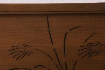 アンティーク建具　和製アンティーク　桐材製　月・雲・ススキ　透かし彫りの図柄が風情漂う欄間(明かり取り、明り取り)(R-041205)