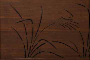 アンティーク建具　和製アンティーク　桐材製　月・雲・ススキ　透かし彫りの図柄が風情漂う欄間(明かり取り、明り取り)(R-041205)