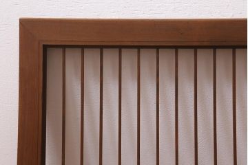 レトロ建具　引両紋(丸に三つ引き)　家紋が目を引くシンプルな縦桟の欄間(明かり取り、明り取り)(R-041206)