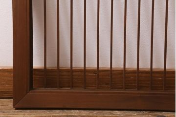 レトロ建具　引両紋(丸に三つ引き)　家紋が目を引くシンプルな縦桟の欄間(明かり取り、明り取り)(R-041206)