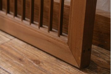 レトロ建具　引両紋(丸に三つ引き)　家紋が目を引くシンプルな縦桟の欄間(明かり取り、明り取り)(R-041206)