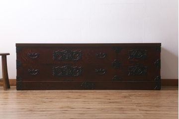 中古　伝統工芸　岩谷堂箪笥　天板リメイク・厚手栗無垢材　重厚かつ上品な佇まいのローチェスト(テレビボード、ローボード、引き出し)(R-041216)