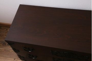 中古　伝統工芸　岩谷堂箪笥　天板リメイク・厚手栗無垢材　重厚かつ上品な佇まいのローチェスト(テレビボード、ローボード、引き出し)(R-041216)