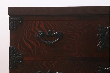 中古　伝統工芸　岩谷堂箪笥　天板リメイク・厚手栗無垢材　重厚かつ上品な佇まいのローチェスト(テレビボード、ローボード、引き出し)(R-041216)