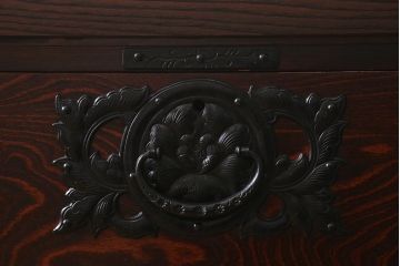 中古　伝統工芸　岩谷堂箪笥　天板リメイク・厚手栗無垢材　重厚かつ上品な佇まいのローチェスト(テレビボード、ローボード、引き出し)(R-041216)