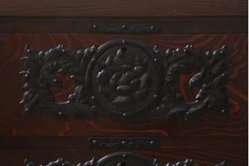中古　伝統工芸　岩谷堂箪笥　天板リメイク・厚手栗無垢材　重厚かつ上品な佇まいのローチェスト(テレビボード、ローボード、引き出し)(R-041216)