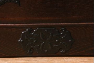 中古　伝統工芸　岩谷堂箪笥　天板リメイク・厚手栗無垢材　重厚かつ上品な佇まいのローチェスト(テレビボード、ローボード、引き出し)(R-041216)
