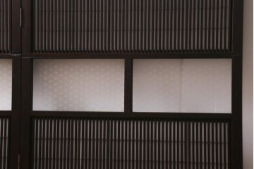 アンティーク建具　古建具リメイク　裏障子付き　当店オリジナルガラス　格子戸をリメイクしたパーテーション(衝立、つい立て、仕切り)(R-041223)