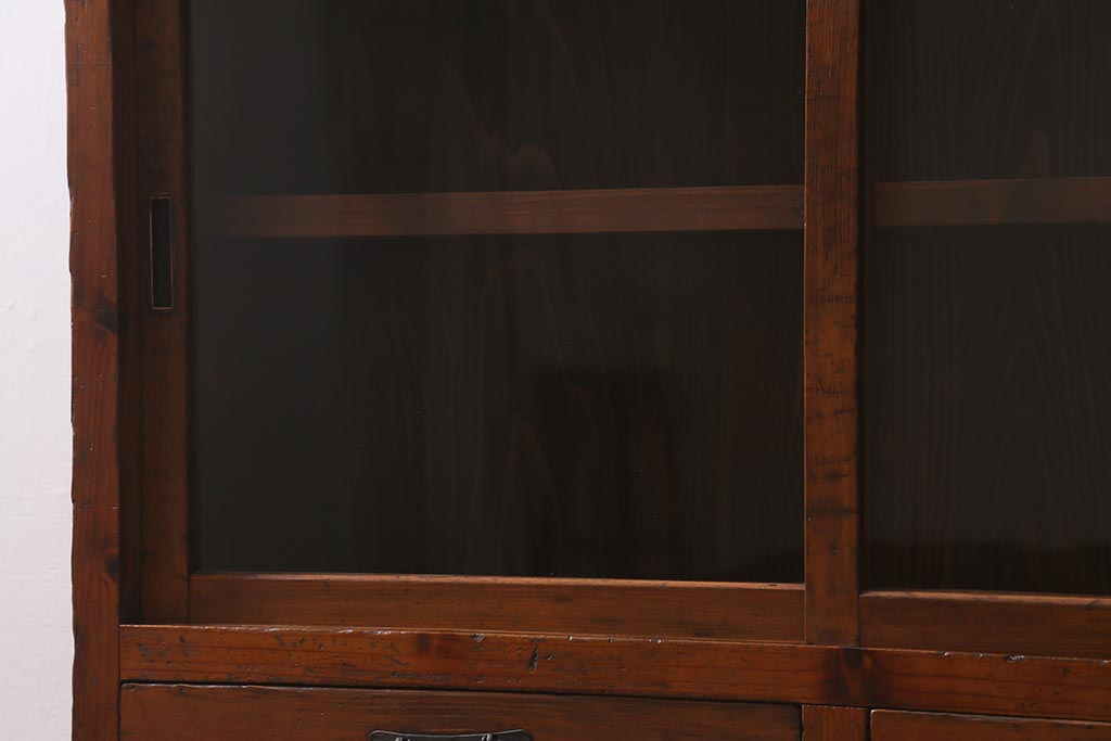 和製アンティーク家具　昭和初期　ヒノキ材　古い木のレトロな重ね戸棚(収納棚、食器棚、キャビネット)(R-041225)