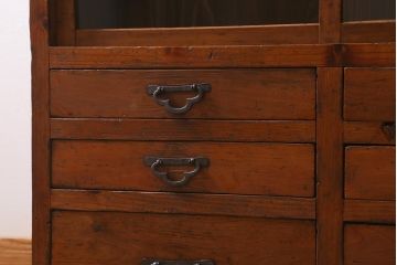 和製アンティーク家具　昭和初期　ヒノキ材　古い木のレトロな重ね戸棚(収納棚、食器棚、キャビネット)(R-041225)