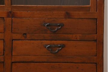 和製アンティーク家具　昭和初期　ヒノキ材　古い木のレトロな重ね戸棚(収納棚、食器棚、キャビネット)(R-041225)