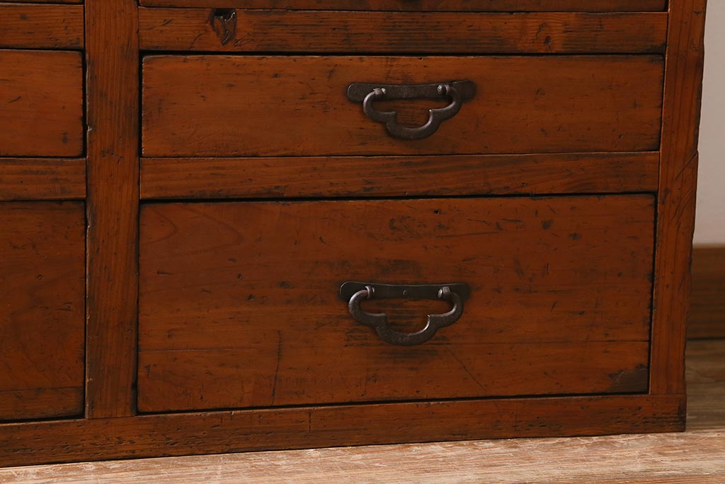 和製アンティーク家具　昭和初期　ヒノキ材　古い木のレトロな重ね戸棚(収納棚、食器棚、キャビネット)(R-041225)