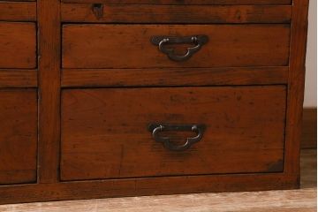 和製アンティーク家具　昭和初期　ヒノキ材　古い木のレトロな重ね戸棚(収納棚、食器棚、キャビネット)(R-041225)