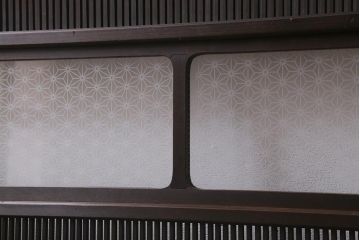 アンティーク建具　和製アンティーク　当店オリジナルガラス　昭和初期　整然と並ぶ格子が繊細な万本格子戸2枚セット(引き戸、建具)(R-041229)