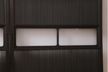 アンティーク建具　和製アンティーク　当店オリジナルガラス　昭和初期　整然と並ぶ格子が繊細な万本格子戸2枚セット(引き戸、建具)(R-041229)