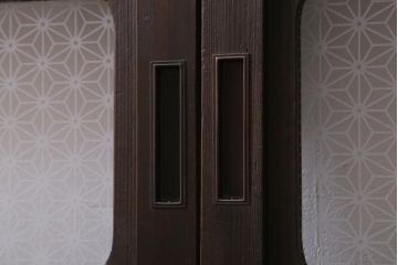 アンティーク建具　和製アンティーク　当店オリジナルガラス　昭和初期　整然と並ぶ格子が繊細な万本格子戸2枚セット(引き戸、建具)(R-041229)