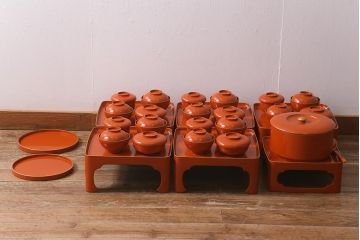 アンティーク雑貨　大正昭和初期　箱付き　輪島塗　極上本堅地お膳・お椀セット(木製漆器)(R-041232)