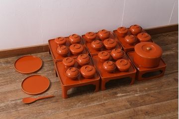 アンティーク雑貨　大正昭和初期　箱付き　輪島塗　極上本堅地お膳・お椀セット(木製漆器)(R-041232)