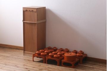 アンティーク雑貨　大正昭和初期　箱付き　輪島塗　極上本堅地お膳・お椀セット(木製漆器)(R-041234)