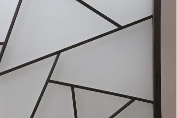 アンティーク建具　激レア!　昭和初期　すりガラス　凝ったデザインが目を引く美しいガラス戸1枚(建具、窓、引き戸)(R-041237)