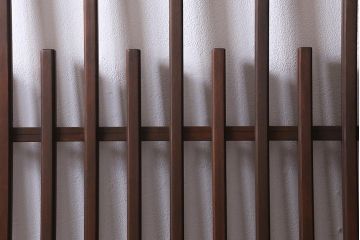 レトロ建具　昭和中期　和製アンティーク　ヒノキ材　上品な佇まいの格子戸2枚セット(建具、引き戸、玄関戸)(R-041239)注・こちらの商品はガラスは入っていません。