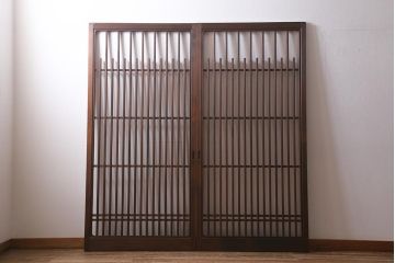 レトロ建具　昭和中期　和製アンティーク　ヒノキ材　上品な佇まいの格子戸2枚セット(建具、引き戸、玄関戸)(R-041239)注・こちらの商品はガラスは入っていません。