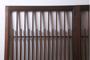 レトロ建具　昭和中期　和製アンティーク　ヒノキ材　上品な佇まいの格子戸2枚セット(建具、引き戸、玄関戸)(R-041239)注・こちらの商品はガラスは入っていません。