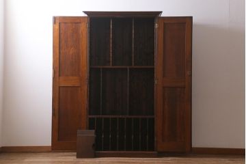 アンティーク家具　イギリスアンティーク　オーク材製　洗練された佇まいが魅力的な収納棚(戸棚、本箱、書庫)(R-041245)