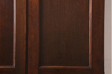 アンティーク家具　イギリスアンティーク　オーク材製　洗練された佇まいが魅力的な収納棚(戸棚、本箱、書庫)(R-041245)