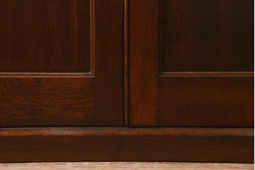 アンティーク家具　イギリスアンティーク　オーク材製　洗練された佇まいが魅力的な収納棚(戸棚、本箱、書庫)(R-041245)