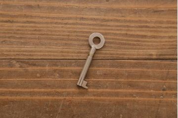 アンティーク家具　イギリスアンティーク　オーク材製　洗練された佇まいが魅力的な収納棚(戸棚、本箱、書庫)(R-041245)