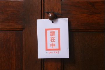 アンティーク家具　イギリスアンティーク　オーク材製　洗練された佇まいが魅力的な収納棚(戸棚、本箱、書庫)(R-041245)