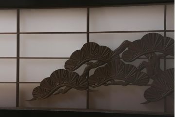 アンティーク建具　和製アンティーク　昭和中期　松の図　和モダンな空間を高める欄間(明かり取り、明り取り)(R-041248)