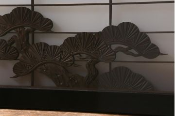 アンティーク建具　和製アンティーク　昭和中期　松の図　和モダンな空間を高める欄間(明かり取り、明り取り)(R-041248)
