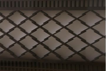 ビンテージ建具　両面ガラス入り　細かい格子と松皮菱文様の組子が優美な欄間(明り取り、明かり取り)(R-041256)