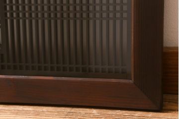 ビンテージ建具　両面ガラス入り　細かい格子と松皮菱文様の組子が優美な欄間(明り取り、明かり取り)(R-041256)