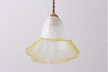 ヴィンテージ照明　フランスビンテージ　イエローがかわいい小振りなペンダントライト(天井照明、シェード、吊り下げ照明)(R-041257)