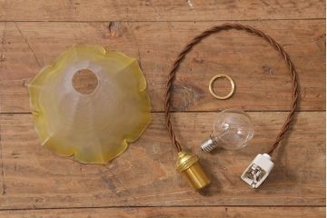 ヴィンテージ照明　フランスビンテージ　イエローがかわいい小振りなペンダントライト(天井照明、シェード、吊り下げ照明)(R-041257)