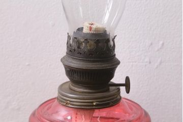 アンティーク雑貨　レトロ　大正昭和初期　巻き芯14番　赤ガラスオイルランプ(卓上ランプ)(R-041261)
