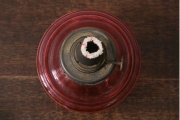 アンティーク雑貨　レトロ　大正昭和初期　巻き芯14番　赤ガラスオイルランプ(卓上ランプ)(R-041261)