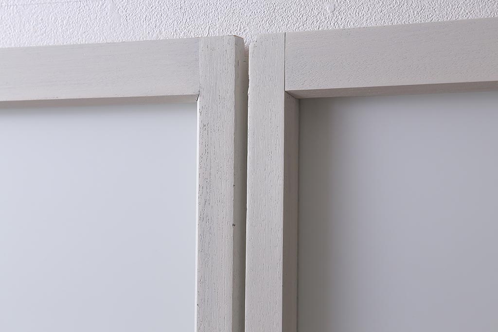 ヴィンテージ建具　レトロ　ダイヤガラス・すりガラス　清潔感漂うホワイトペイントのガラス戸2枚セット　(R-041266)