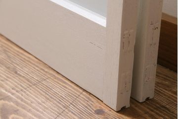 ヴィンテージ建具　レトロ　ダイヤガラス・すりガラス　清潔感漂うホワイトペイントのガラス戸2枚セット　(R-041266)