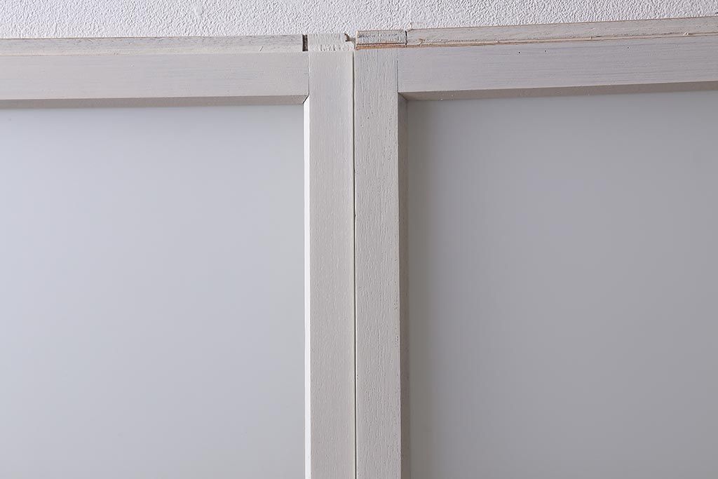 ヴィンテージ建具　レトロ　ダイヤガラス・すりガラス　清潔感漂うホワイトペイントのガラス戸2枚セット　(R-041266)