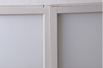 ヴィンテージ建具　レトロ　ダイヤガラス・すりガラス　清潔感漂うホワイトペイントのガラス戸2枚セット　(R-041266)