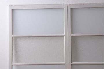 ヴィンテージ建具　レトロ　ダイヤガラス・すりガラス　清潔感漂うホワイトペイントのガラス戸2枚セット　(R-041266)