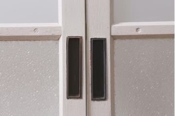 ヴィンテージ建具　レトロ　ダイヤガラス・すりガラス　清潔感漂うホワイトペイントのガラス戸2枚セット　(R-041266)