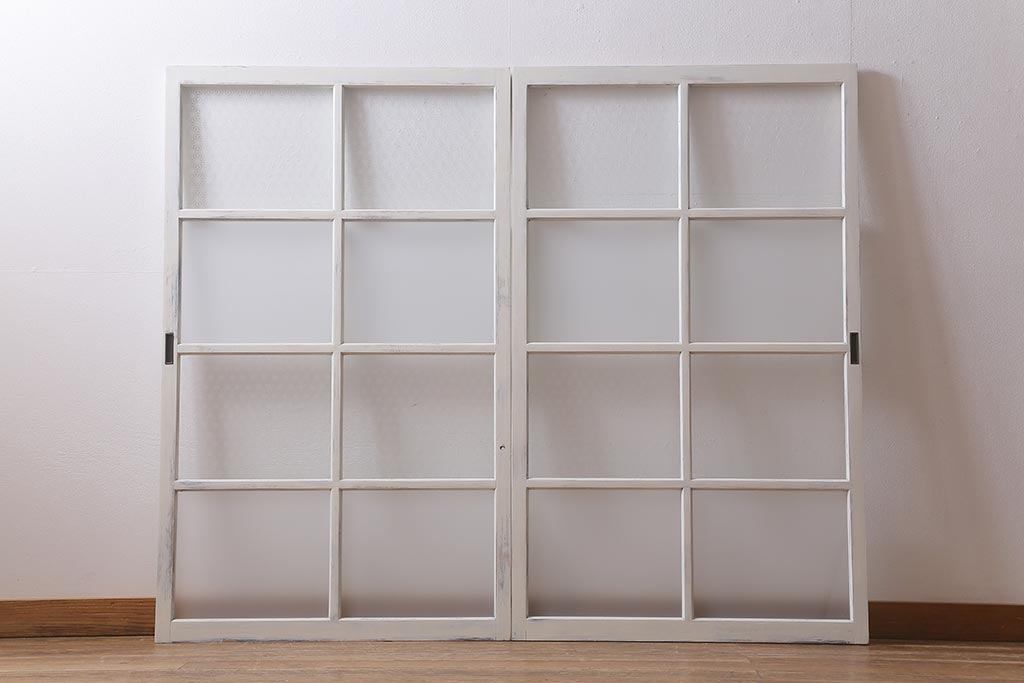 アンティーク建具　和製アンティーク　当店オリジナルガラス　麻の葉・すりガラス　シャビーなペイントが魅力的なガラス戸2枚セット　(R-041270)