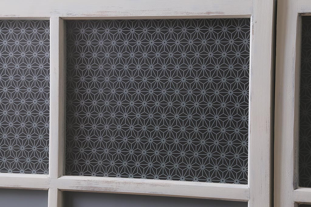 アンティーク建具　和製アンティーク　当店オリジナルガラス　麻の葉・すりガラス　シャビーなペイントが魅力的なガラス戸2枚セット　(R-041270)